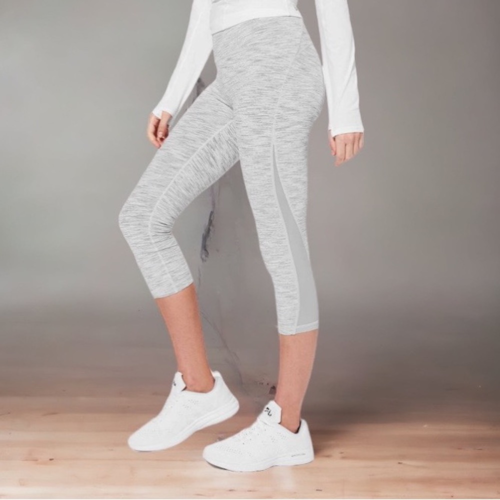 Lululemon Train Times 21” Wee Are From Space Ice Gray Alpine White Sz 6
